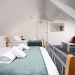 Stunning 4 Bedroom Flat Near City Centre