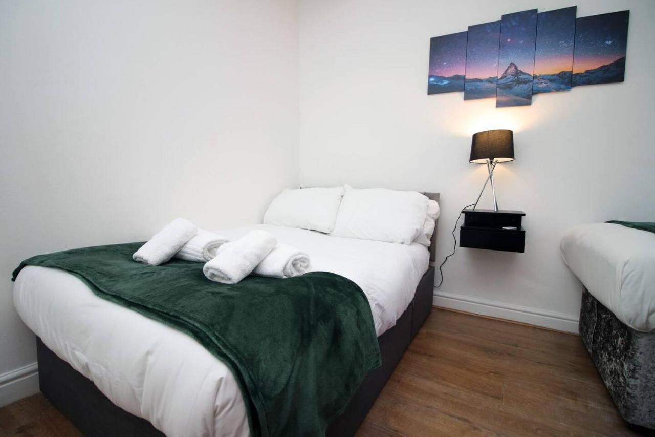 Stunning 4 Bedroom Flat Near Centre *