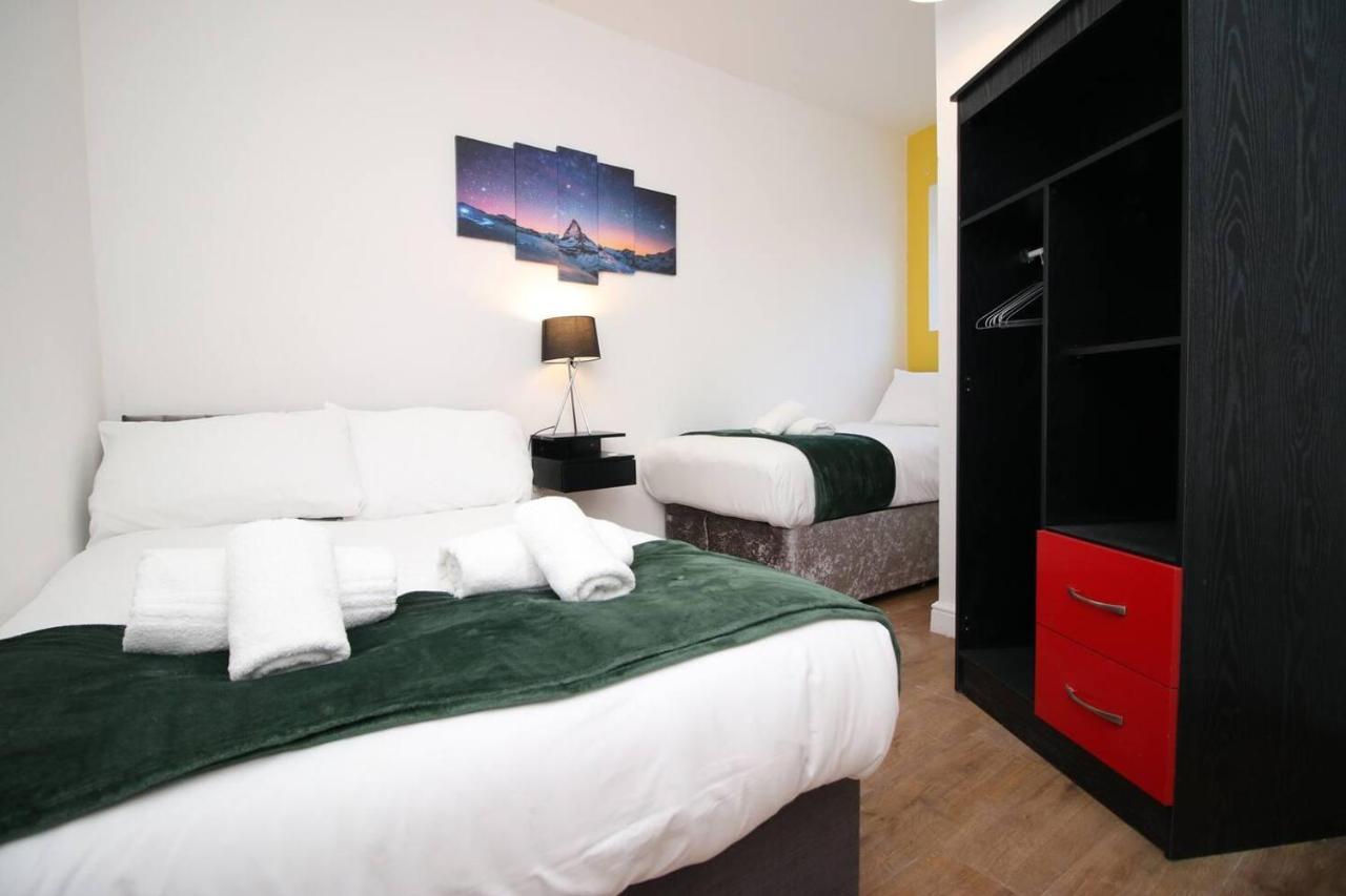 Stunning 4 Bedroom Flat Near Centre *