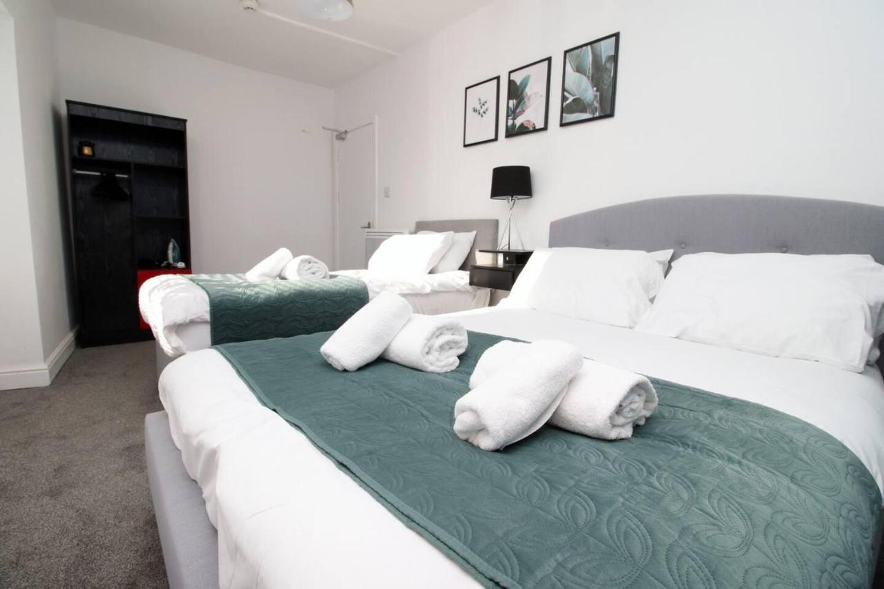 Stunning 4 Bedroom Flat Near Centre Apartment *