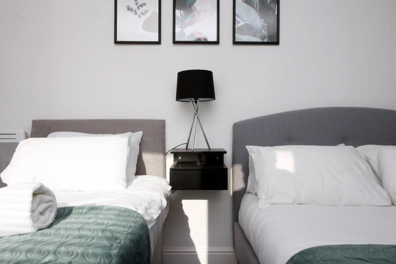 Stunning 4 Bedroom Flat Near Centre