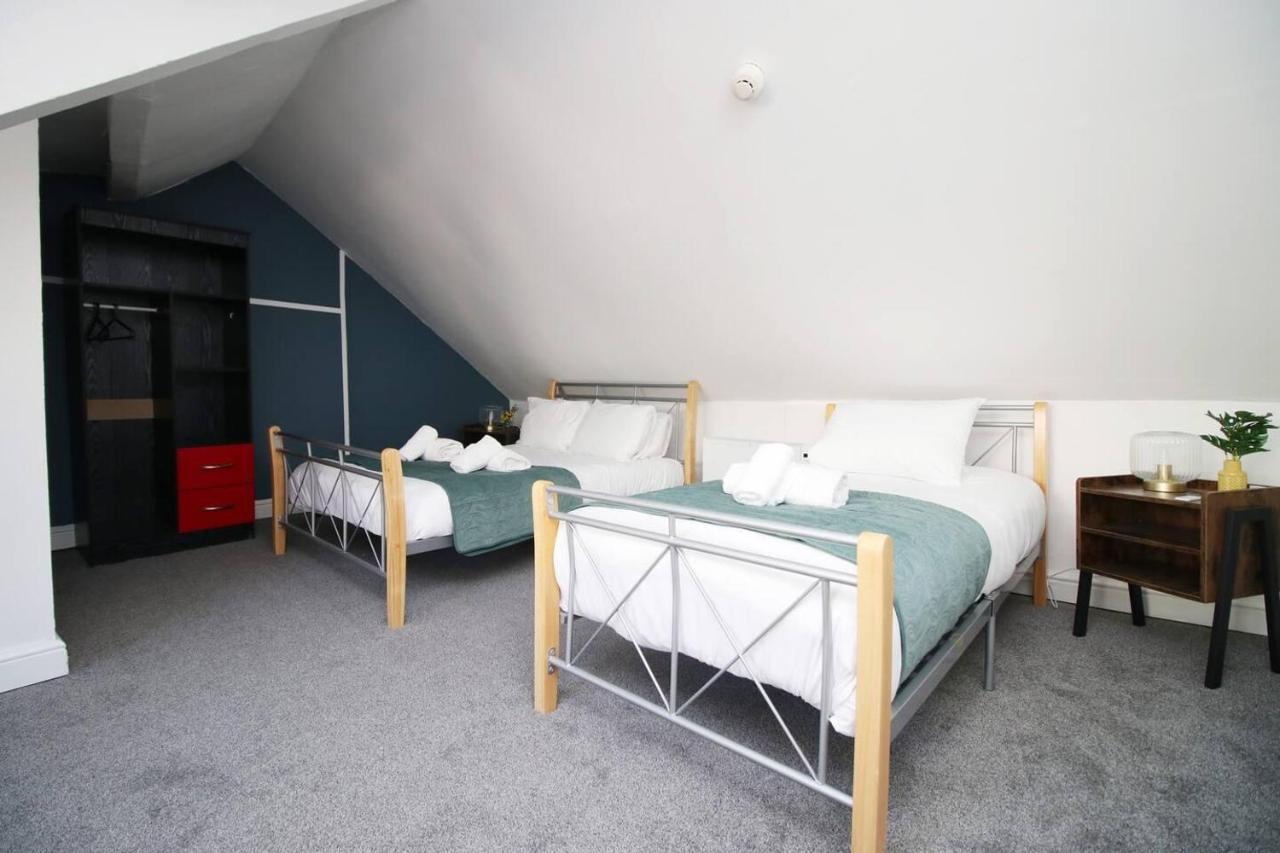 Stunning 4 Bedroom Flat Near Centre Apartment *