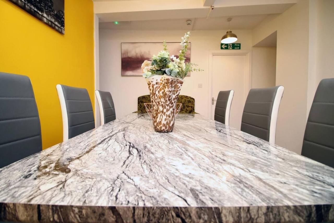 Stunning 4 Bedroom Flat Near Centre *