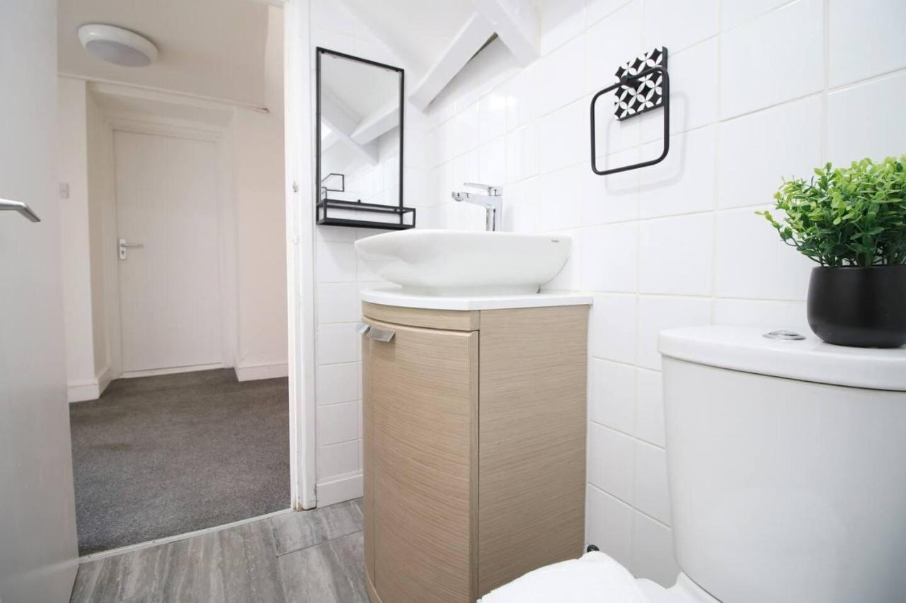 Apartment Stunning 4 Bedroom Flat Near Centre