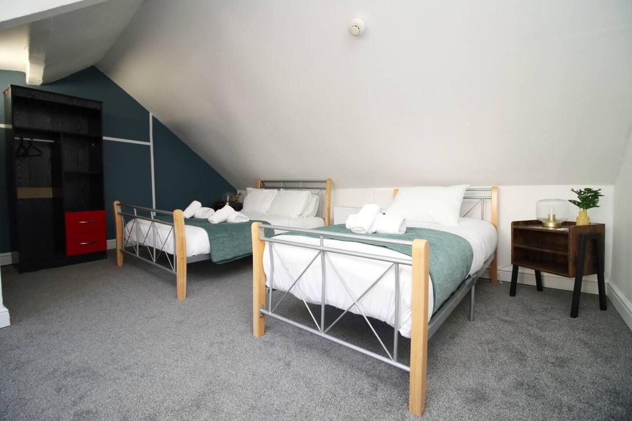 Apartment Stunning 4 Bedroom Flat Near Centre *